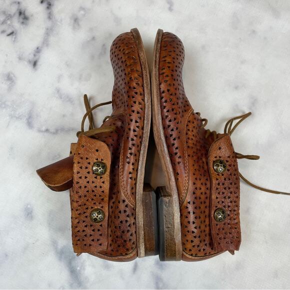 Patricia Nash Sabrina Cognac Perforated Leather Lace Up Ankle Booties Sz 7.5 - Picture 9 of 11